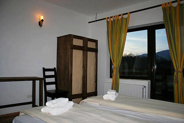 Zărneşti Taverna Pietrei Craiului מראה חיצוני תמונה